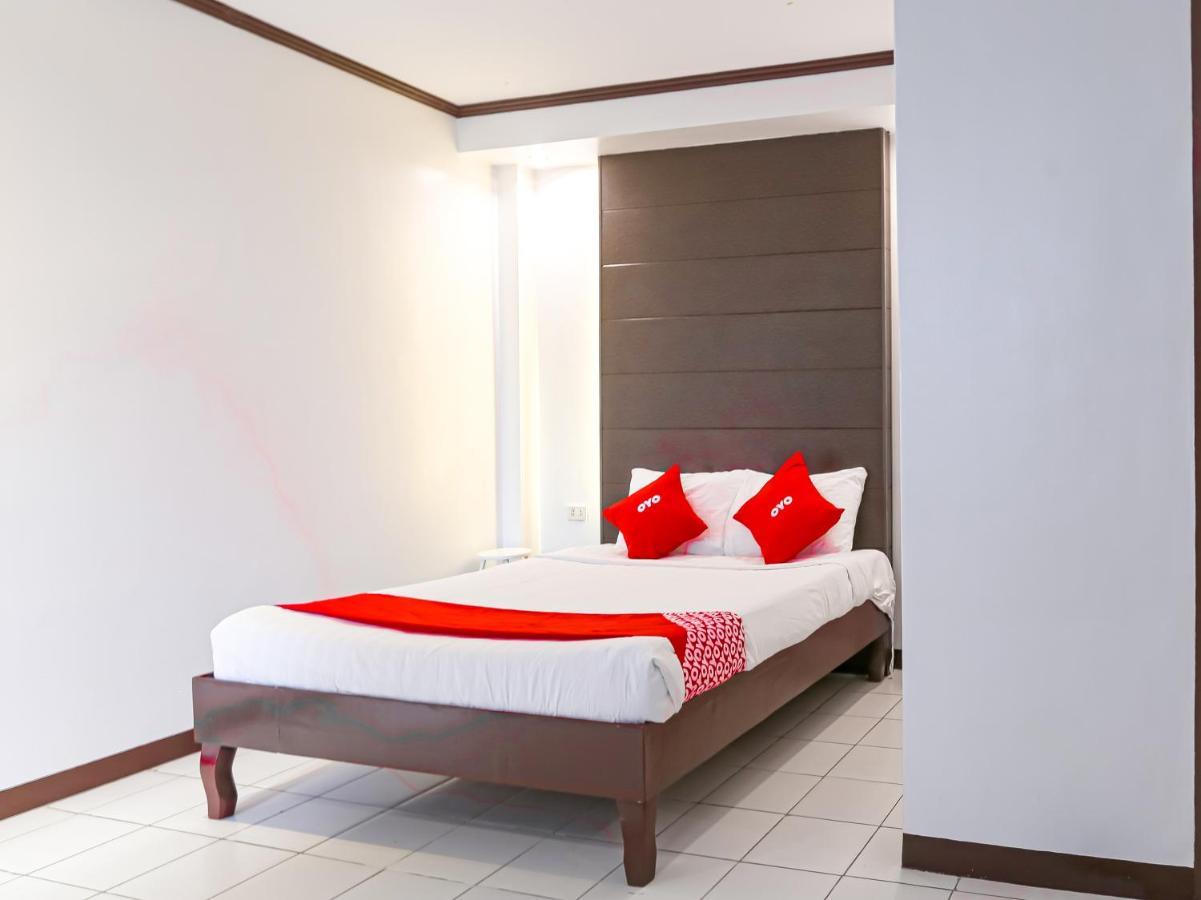 Oyo 759 Royal South Garden Suites Tagaytay City Kültér fotó