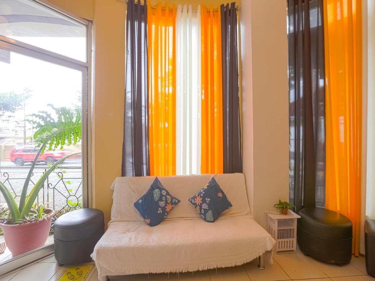Oyo 759 Royal South Garden Suites Tagaytay City Kültér fotó
