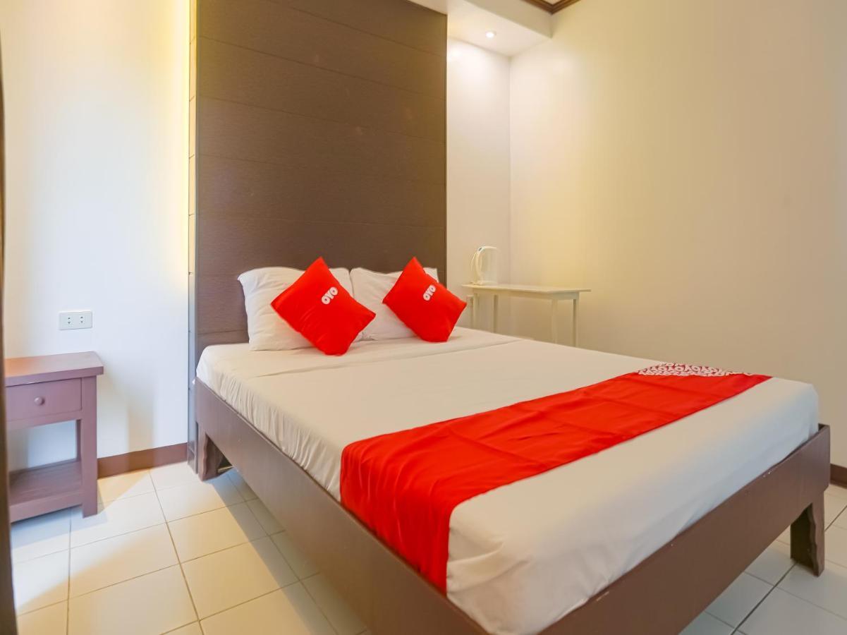 Oyo 759 Royal South Garden Suites Tagaytay City Kültér fotó