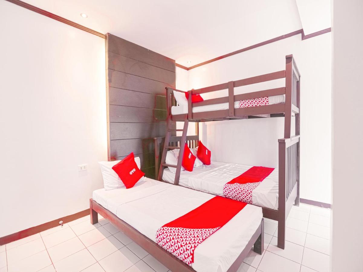 Oyo 759 Royal South Garden Suites Tagaytay City Kültér fotó