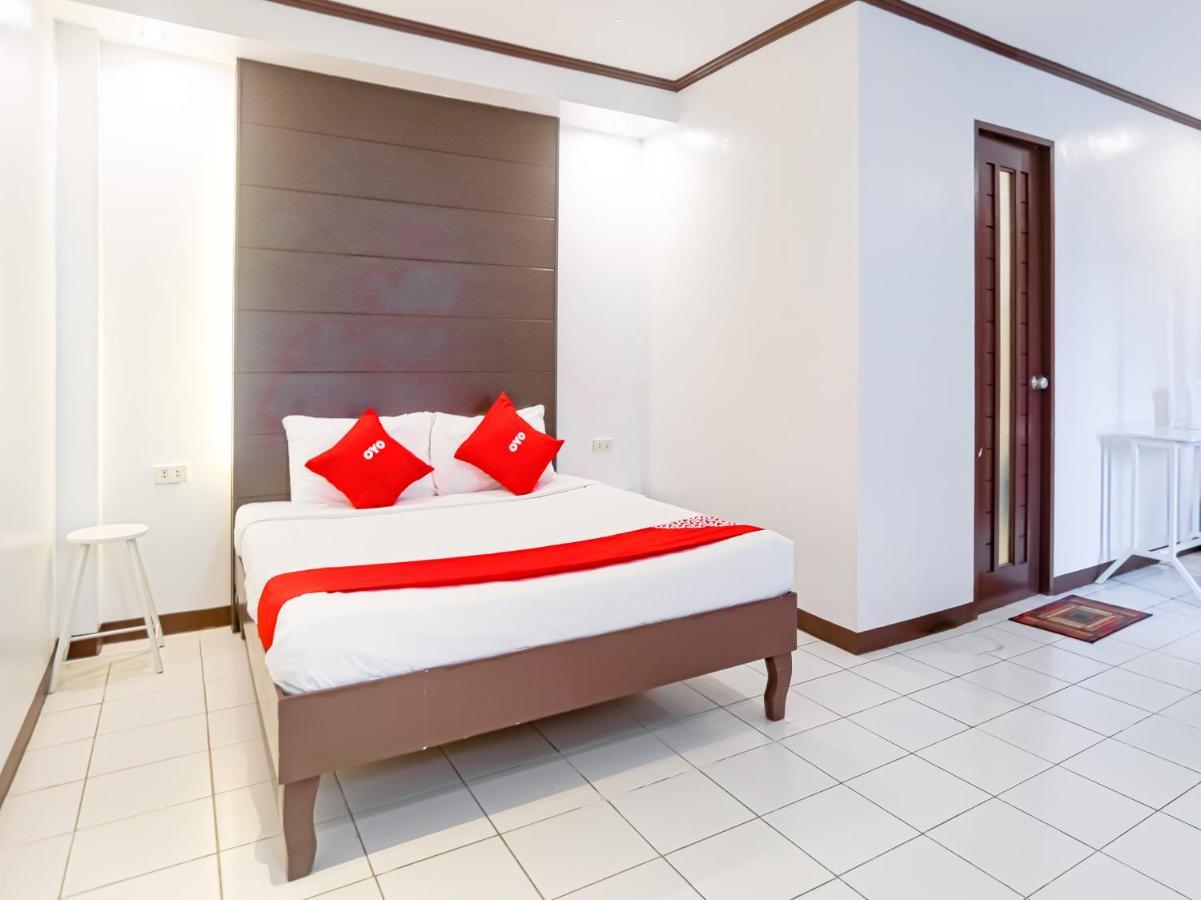 Oyo 759 Royal South Garden Suites Tagaytay City Kültér fotó