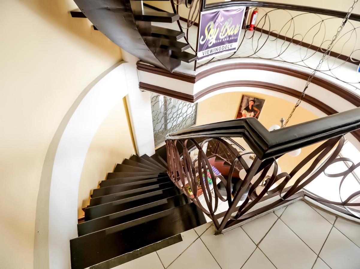 Oyo 759 Royal South Garden Suites Tagaytay City Kültér fotó